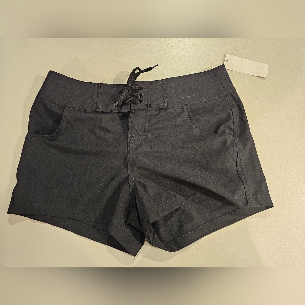 Lelani Womans Size 6 Black Beachy Shorts